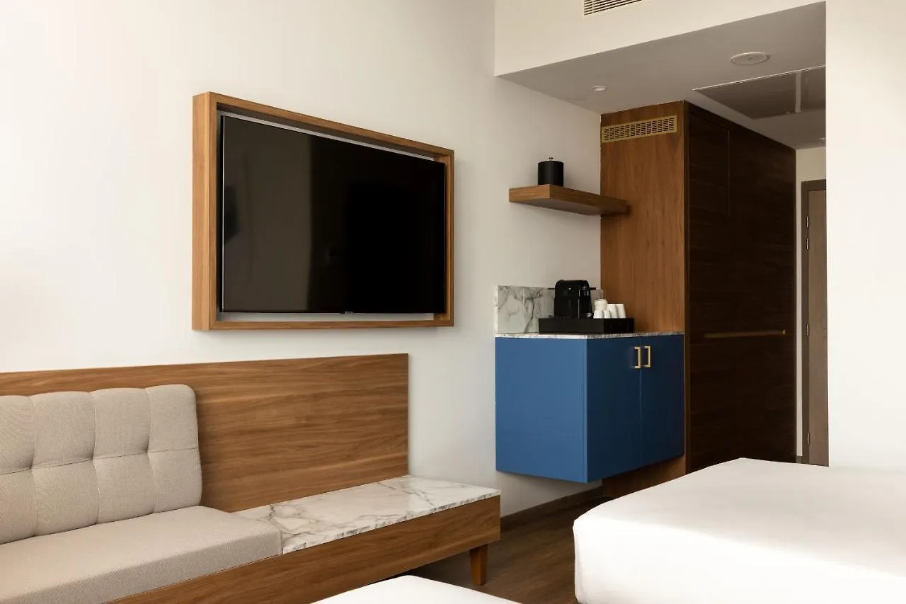 Sheraton Nice Airport 4*,