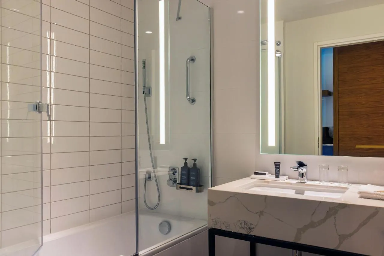 Sheraton Nice Airport 4*,